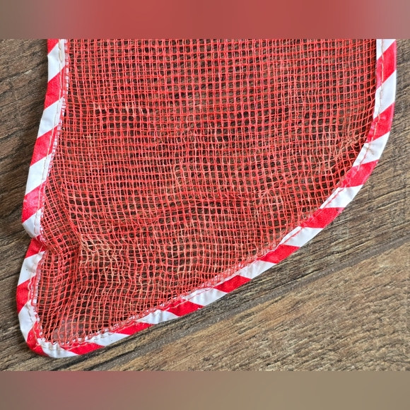 2 Vintage Red Plastic Mesh Christmas Stockings - Picture 5 of 7